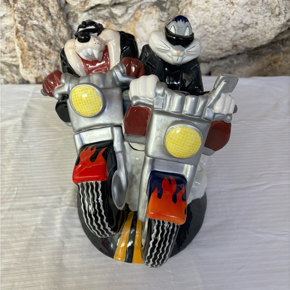 VTG 1999 Warner Bros. Bugs Bunny & Taz Looney Tunes Harley Davidson Cookie Jar